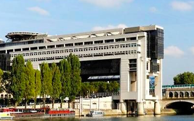 Report des cotisations sociales et impôts directs des entreprises pour le mois d’avril.