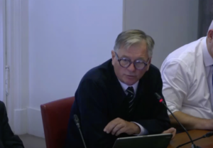 Cyrille Isaac-Sibille prend la parole lors d'une commission des Affaires sociales à l'Assemblée nationale.